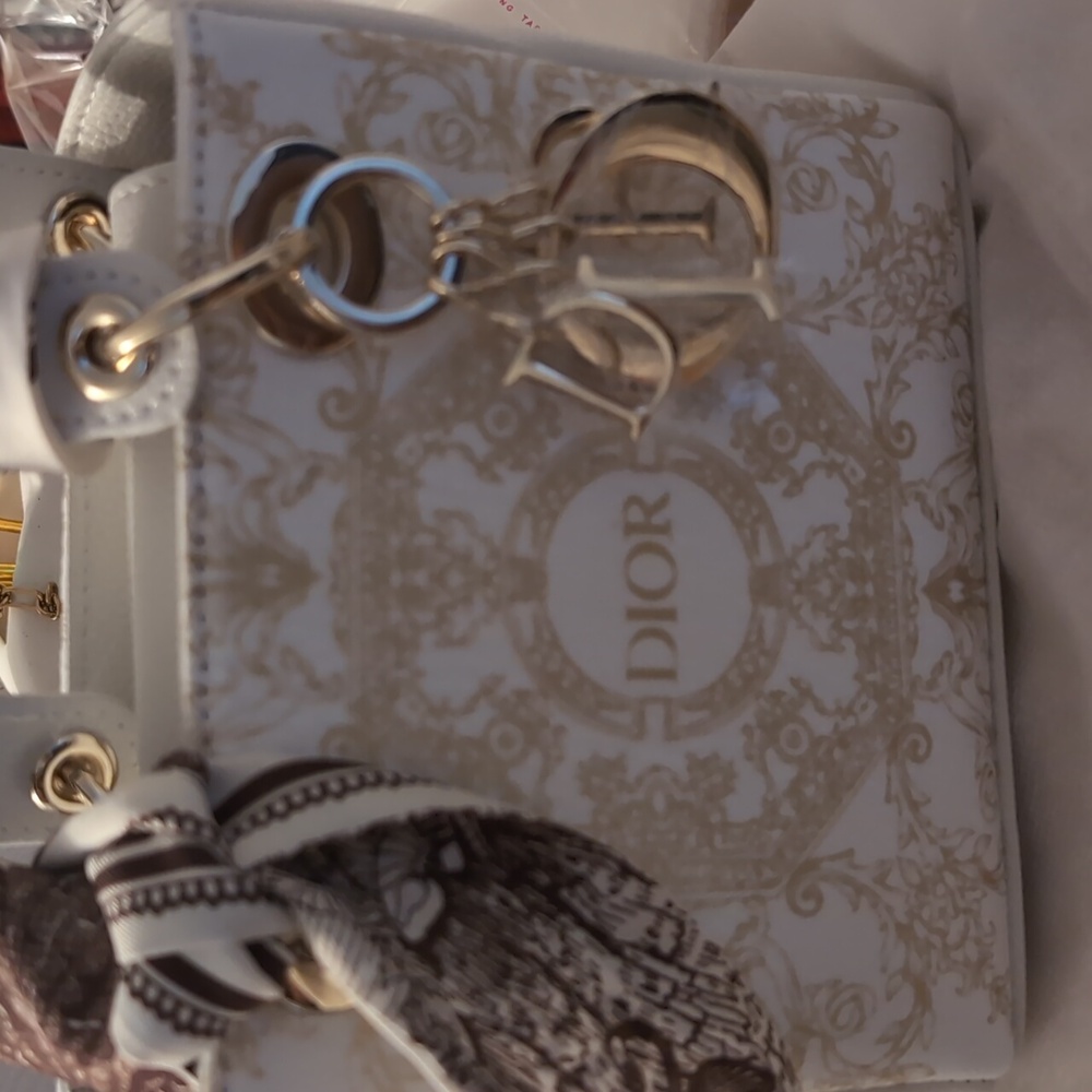 Stunning Beauty Novelty VIP Gift Mini Tote With Optional Crossbody Strap - Picture 3 of 6